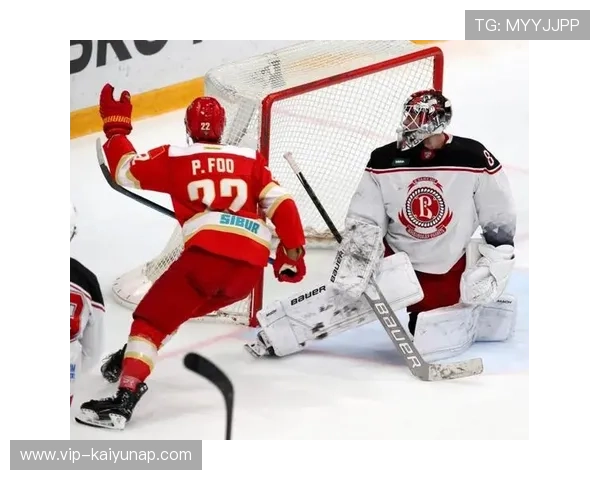 冰球门将全程零封，对手无奈叹息