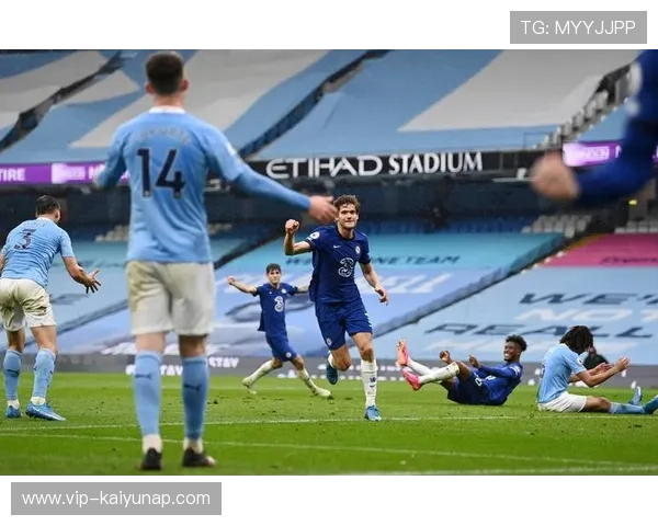 切尔西库库飞身扫射：极具观赏性的足球艺术