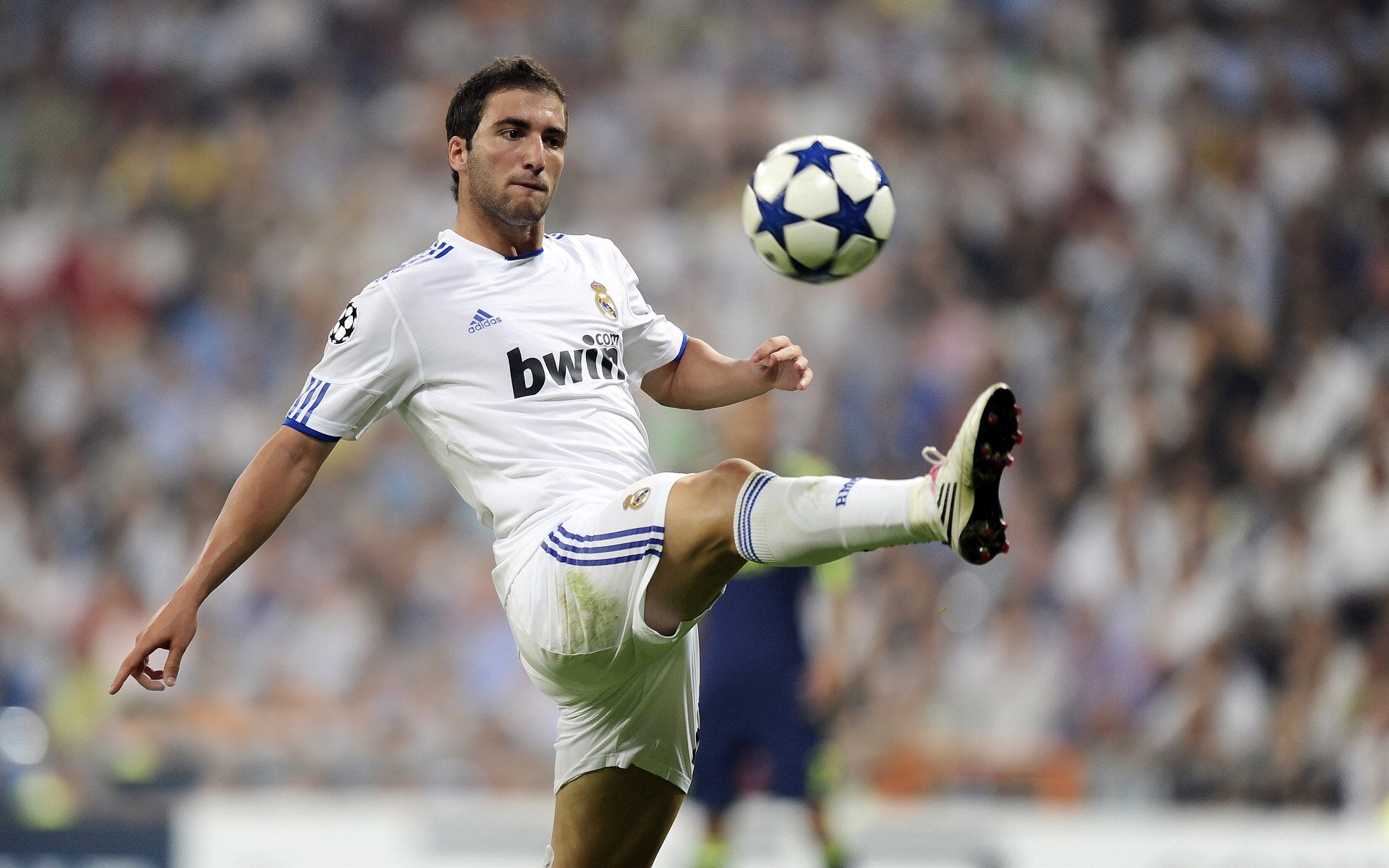 24小时城市体育空间试点营业 不眠城市多了“不睡的球场”